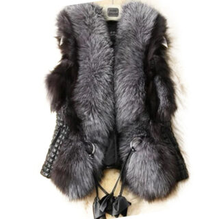 Veste sans manche avec fausse fourrure sur fond blanc.