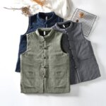 3 gilets manches courtes (vert, bleu, gris) avec 5 boutons. Le col est montant.