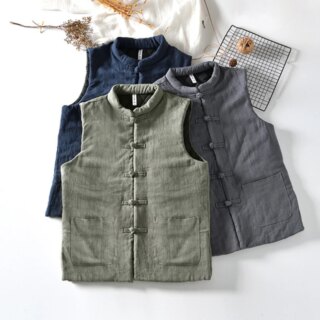 3 gilets manches courtes (vert, bleu, gris) avec 5 boutons. Le col est montant.