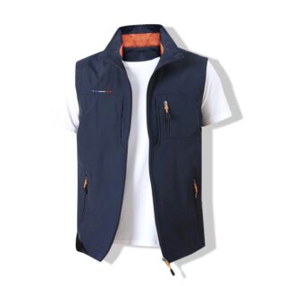 Gilet de travail sans manche bleu sur fond blanc.