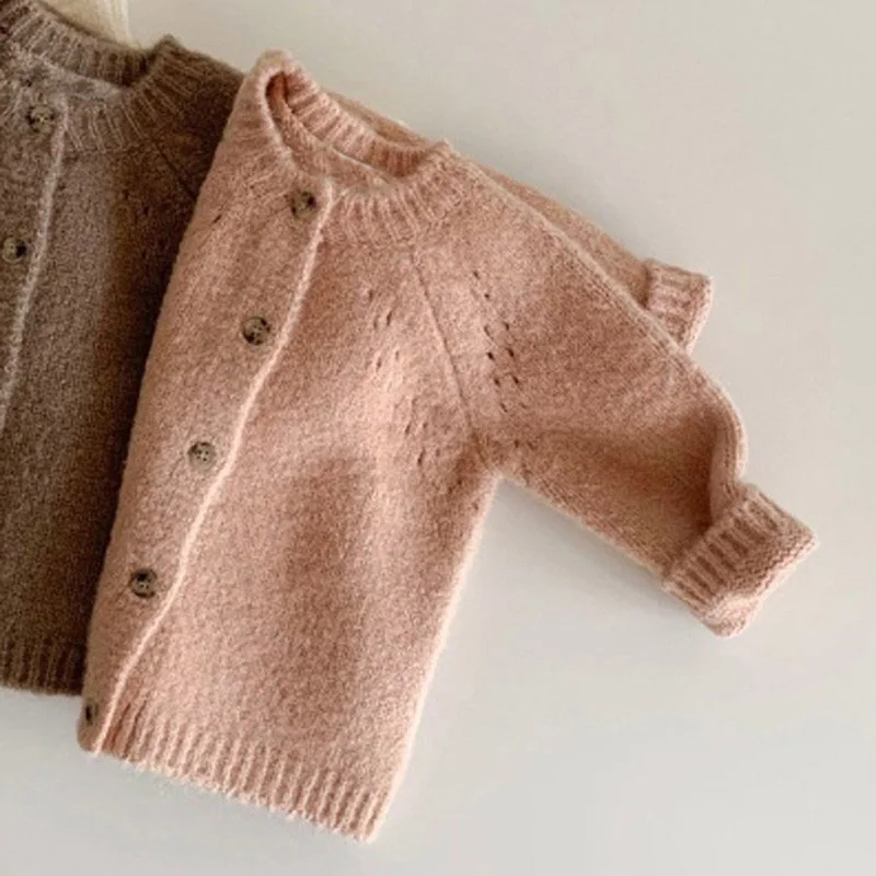 Gilet en laine tricoté pour bébé fille