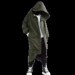 Homme portant un gilet long vert avec une capuche sur fond noir.