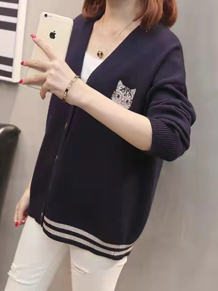 Gilet mi-long brodé d'un chat  pour femme - Bleu