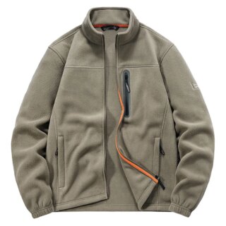 Photo d'un gilet en polaire gris beige à fermeture éclair et col montant pour homme avec 3 poches sur fond blanc