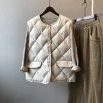 Gilet sans manches rembourré en duvet beige ultraléger pour femme deux poches à l'avant