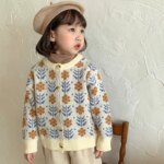 Gilet tricoté beige bébé fille motif à fleurs