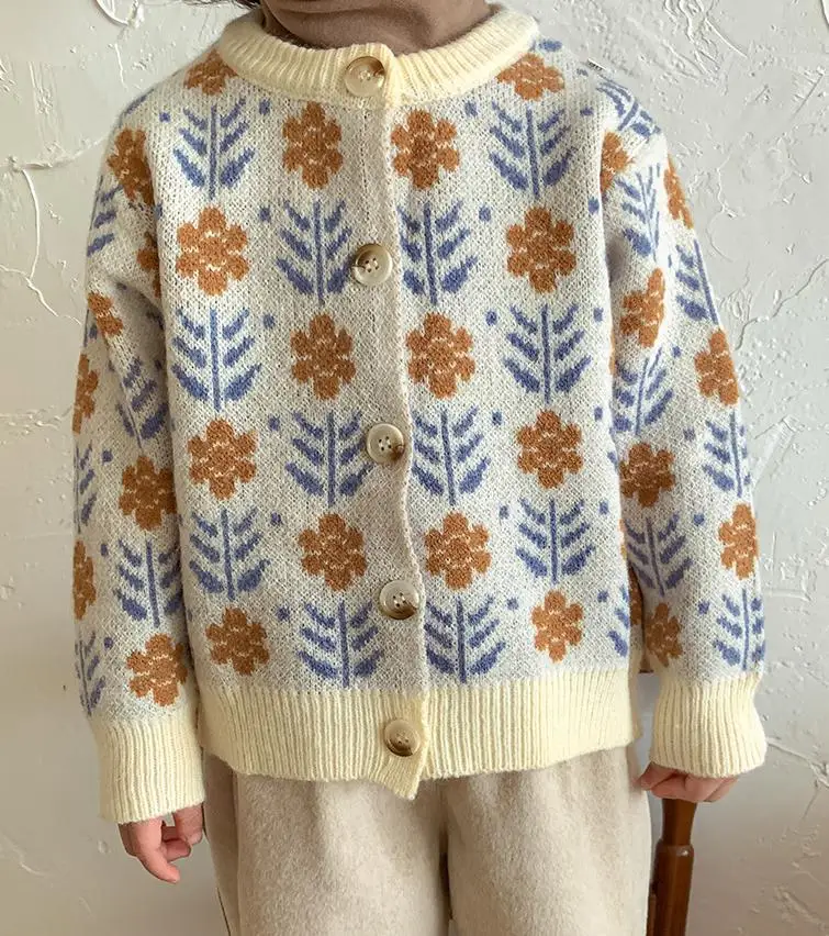 Gilet tricoté bébé fille motif à fleurs