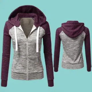 Photo d'un gilet sweat zippé à capuche slim fit gris et bordeaux de face et de dos sur fond bleu-vert