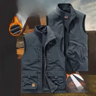 2 Gilets sans manche gris ouverts avec cols pliés