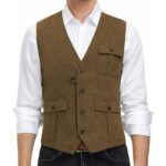 on voit le buste d'un homme portant un gilet de costume à chevrons avec poches pour homme