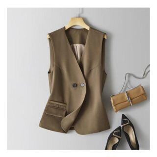 on voit sur un fond clair un gilet élégant sans manches pour femme de couleur marron