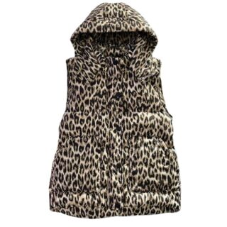 on voit sur un fond blanc un gilet matelassé sans manches à imprimé léopard pour femme
