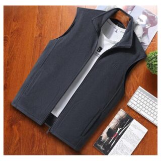 on voit posé sur un bureau un gilet zippé chaud sans manches pour homme de couleur gris