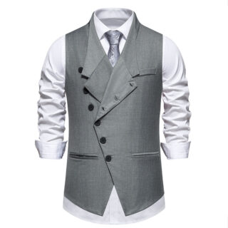 Un gilet de costume gris pour homme sur un fond blanc